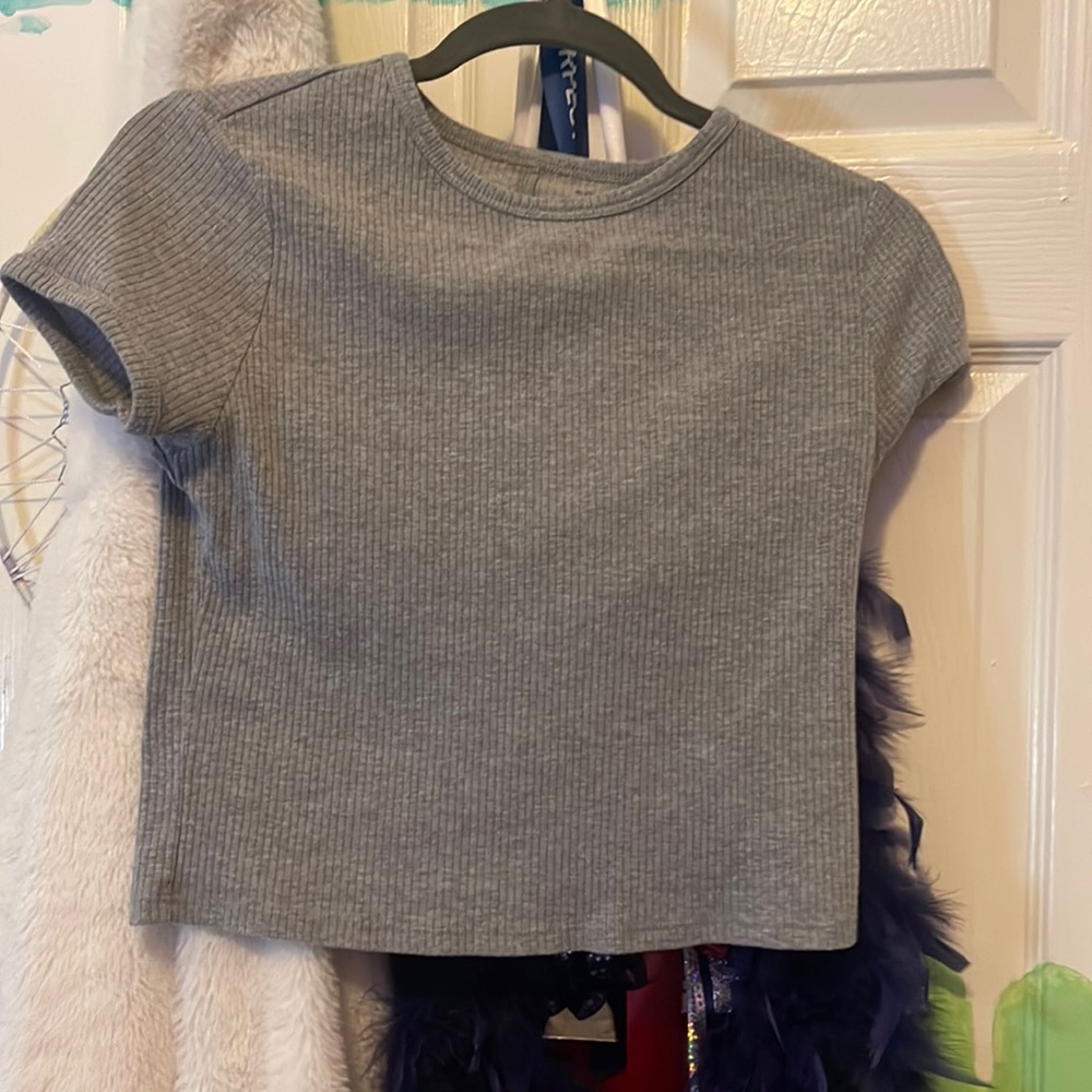 plain grey crop top